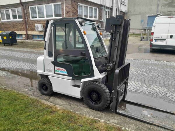 VZV NISSAN DX25